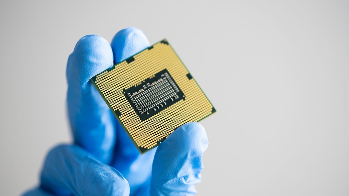 Chipmakers' Volatility: S&P 500 Profit Growth, AI Demand, and Market Reassessment