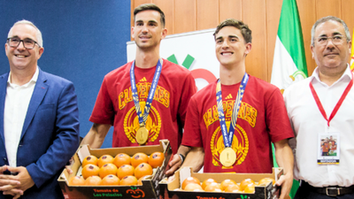 Spain's World Cup triumph ends with players receiving their body weight in tomatoes | Football News