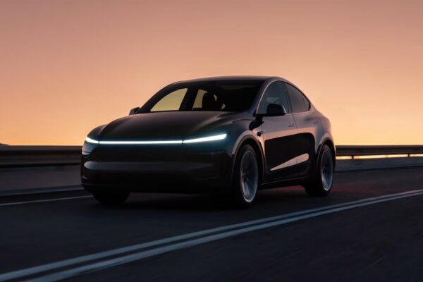 Tesla shares fall nearly 5% in extended trade after negative free cash flow in Q2