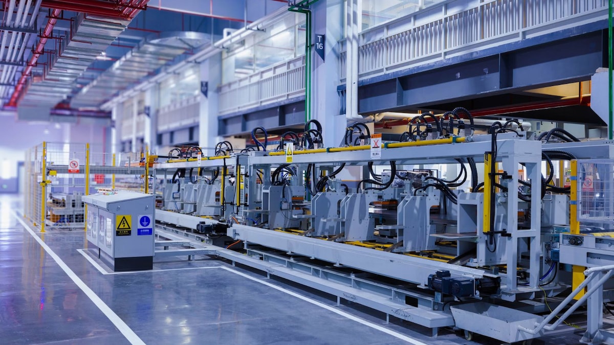 China manufacturing PMI hits strongest quarter since 2020 as RatingDog index shows resilient factory growth despite fragile wider economy