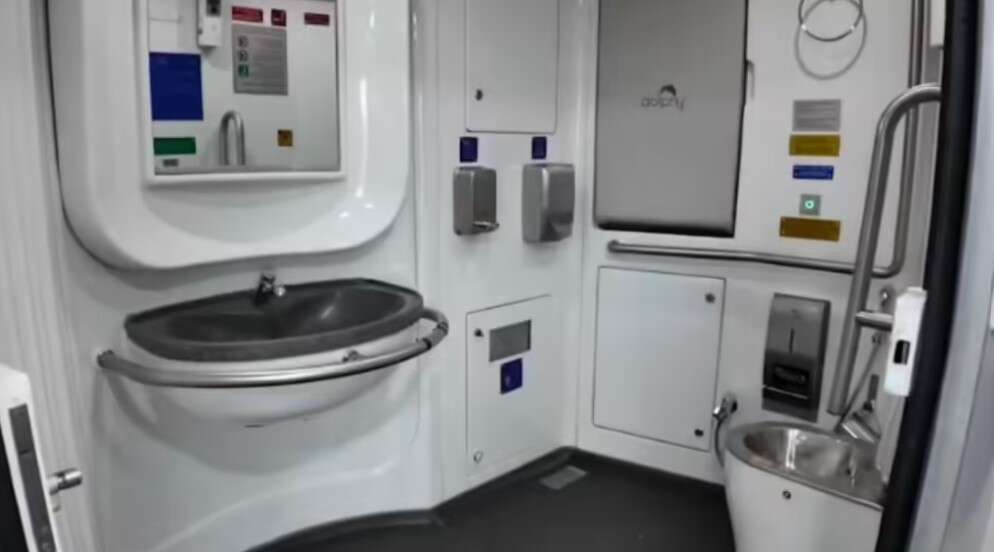 Foreign traveller calls India's Vande Bharat sleeper a “Five-Star Hotel on Rails”; and the Internet agrees