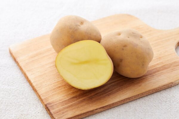 People are mixing potato peels with baking soda to remove rust. Does it actually work? |