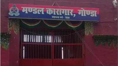 10 bullets in her pocket, minor girl visits UP jail to meet lover, cops outwit her | Lucknow News