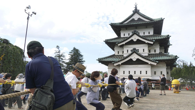 1,000 people in Japan join forces to pull a 400-ton castle keep back toward its original position after it was moved 78 meters for repairs | World News