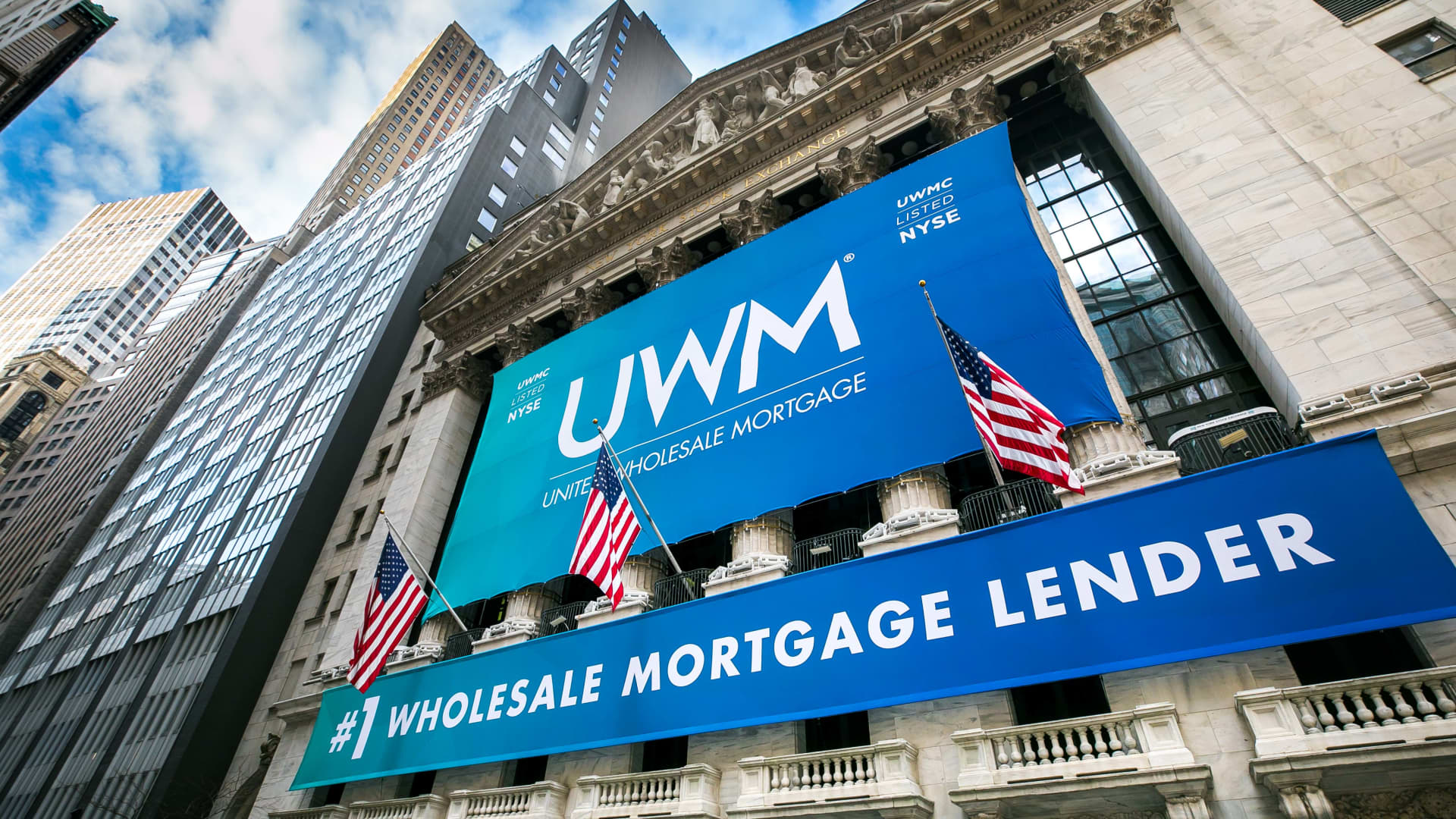 United Wholesale Mortgage plunges 40%; suspends dividend, raises capital