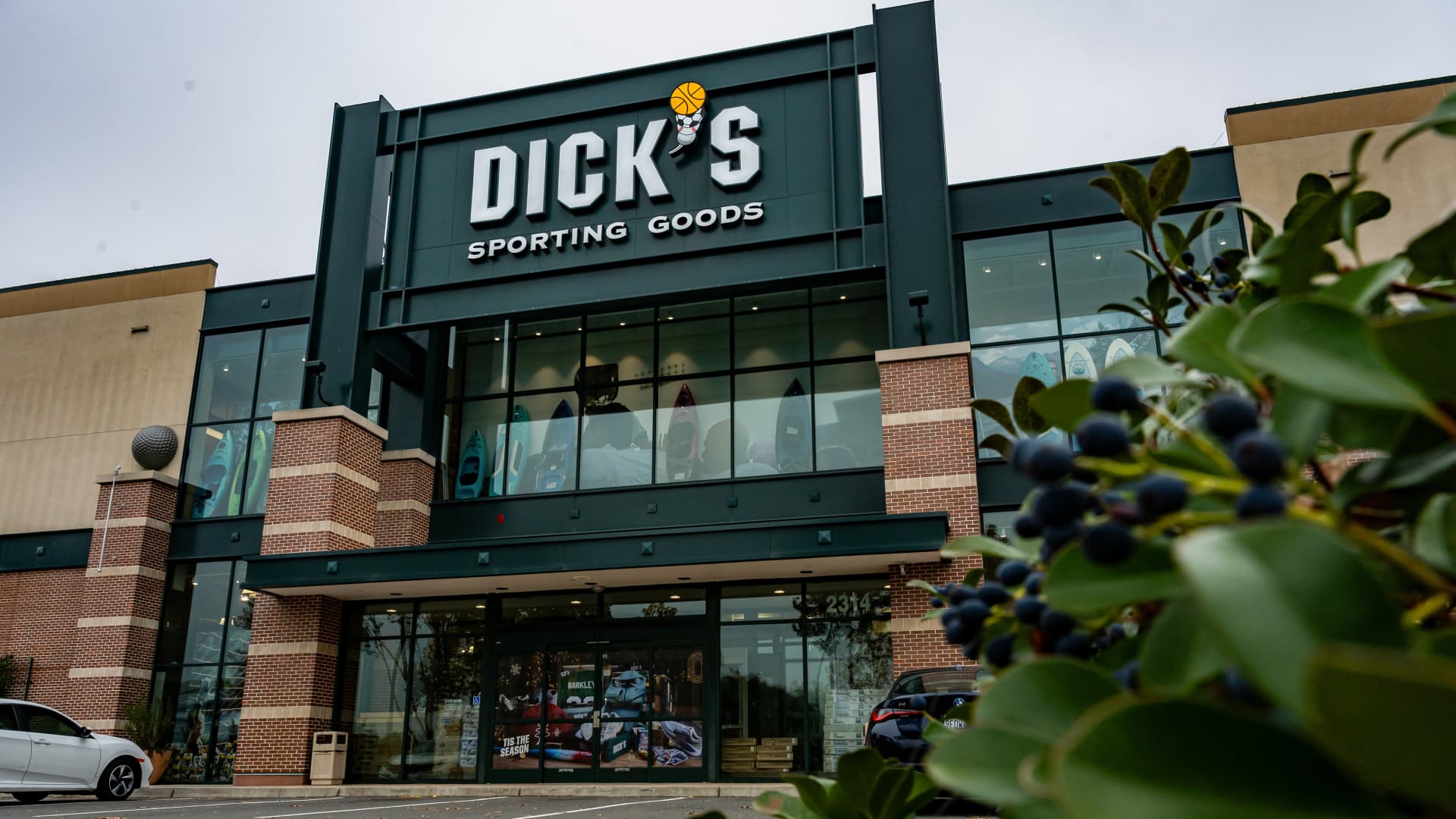 Stocks making the biggest moves midday: DKS, MRVL, AMD, KURA