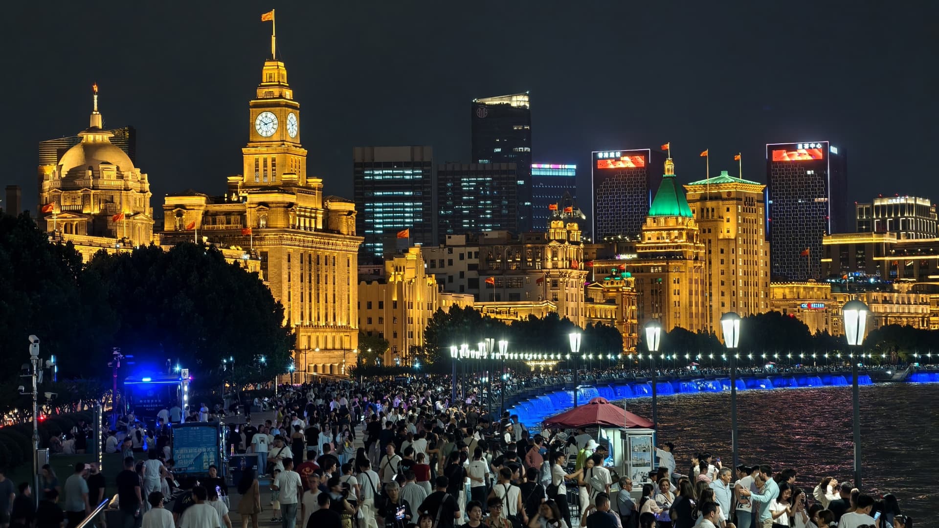 Tourism price wars threaten China's consumer spending