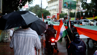 Jpsc Jssc Student March: Soaked in rain, fired by anger: JPSC-JSSC aspirants & students' Tiranga march rocks Ranchi | India News