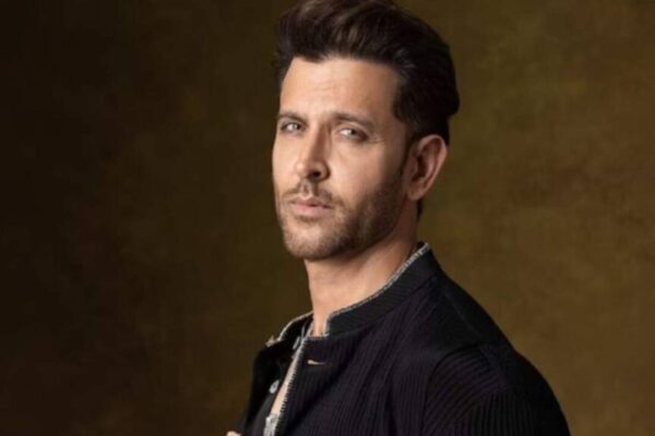 Kangana Ranaut: VIDEO: Hrithik Roshan makes first public appearance in style amid ongoing controversy around old feud with Kangana Ranaut | Hindi Movie News