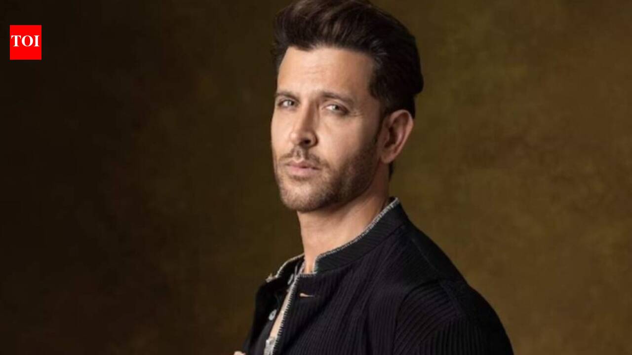 Kangana Ranaut: VIDEO: Hrithik Roshan makes first public appearance in style amid ongoing controversy around old feud with Kangana Ranaut | Hindi Movie News