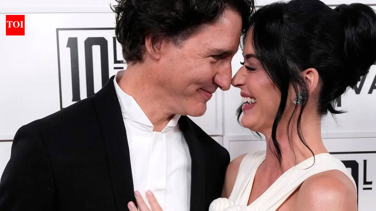 Katy Perry and Justin Trudeau share a passionate kiss on beach date as they mark a year of dating - PICS |