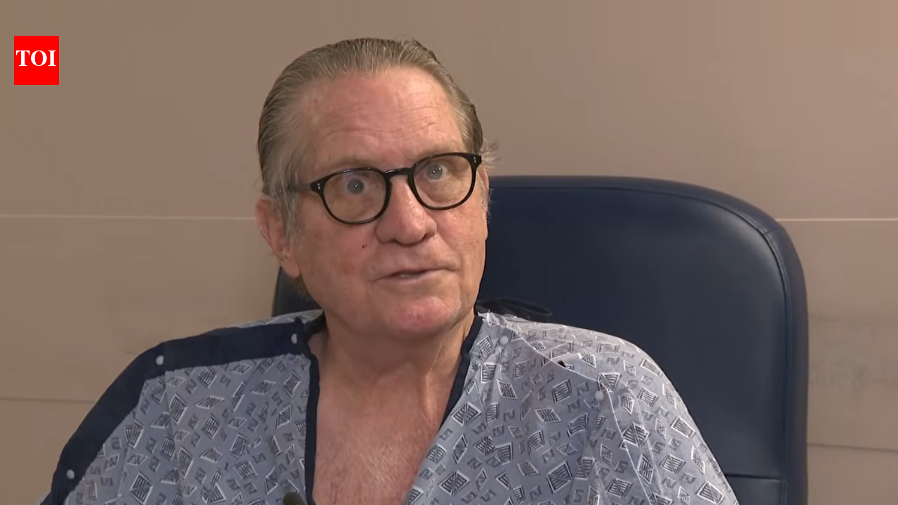 A stranger's quick action brought this 77-year-old grandpa back after he 'died' on a flight |