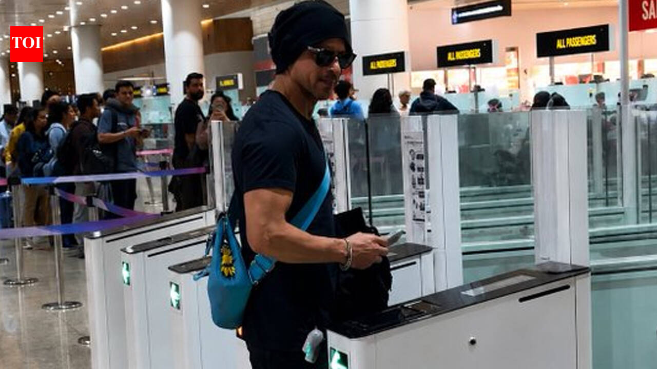 Shah Rukh Khan SPOTTED at London airport; sparks frenzy at immigration counter - WATCH |