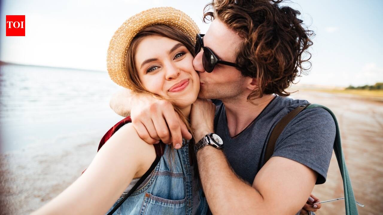 The 5 things happy couples almost never post on social media |