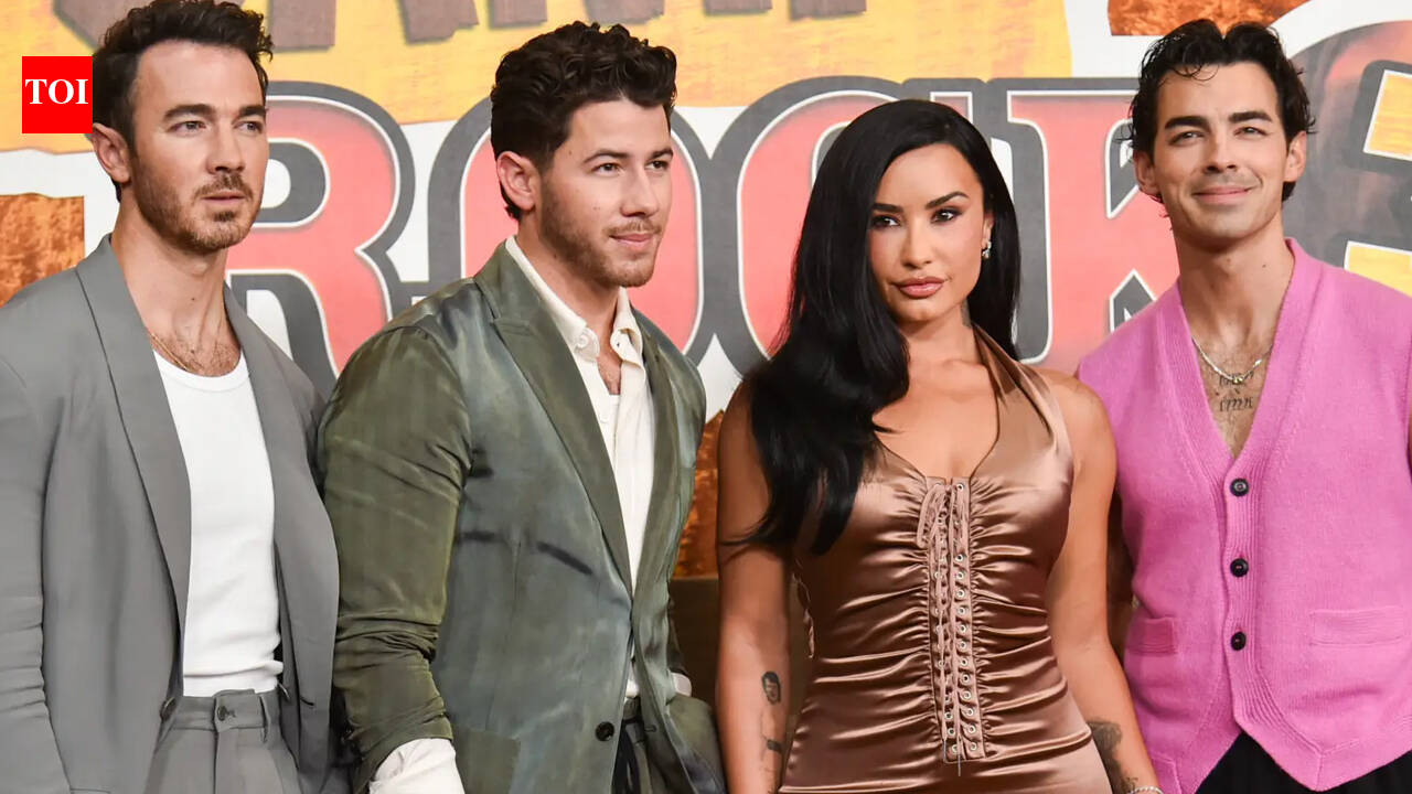 Demi Lovato reunites with Nick Jonas, Joe and Kevin Jonas at 'Camp Rock 3' premiere; fans get emotional with 'Then and Now' pics﻿ |
