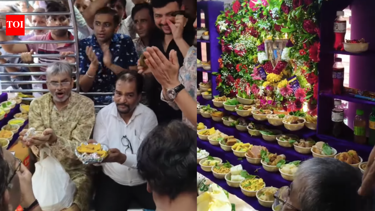 Bhakti Local: Mumbai local turns into 'bhakti' local as a bhajan mandali marks 21 years of its devotional journey aboard local trains in the city