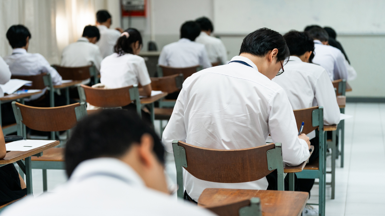 Age Children Should Start Social Media: Children using social media at younger age perform worse in school tests, study says: What Indian parents need to know