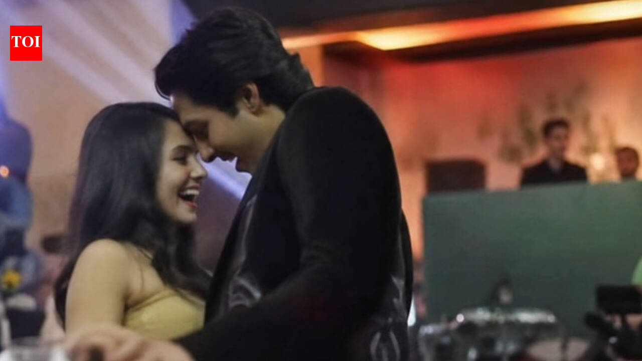 Ahaan Panday: 'Musafir Cafe' actress Vedika Pinto and Ahaan Panday's old dance video from a wedding goes viral; fans can't stop gushing over it | Hindi Movie News