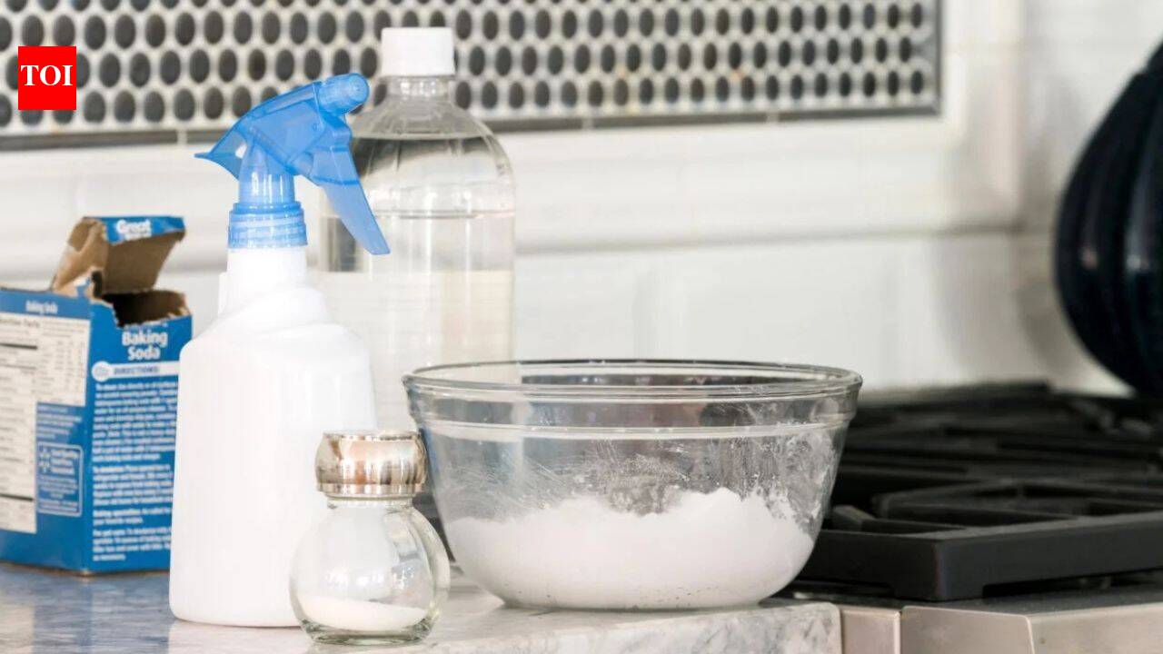 How to use baking soda to clean greasy kitchen stains