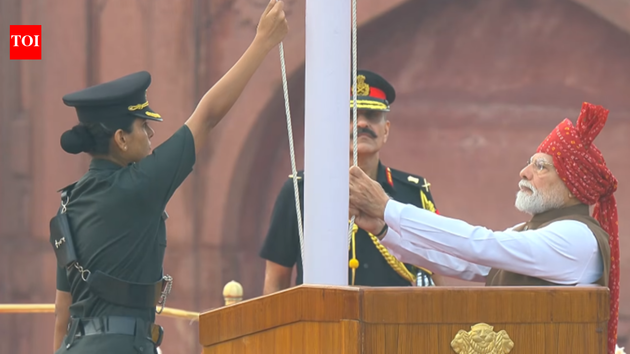 Who is Captain Sonia Singh Chauhan? The army officer who assisted PM Modi in hoisting the flag at the 80th Independence Day celebrations