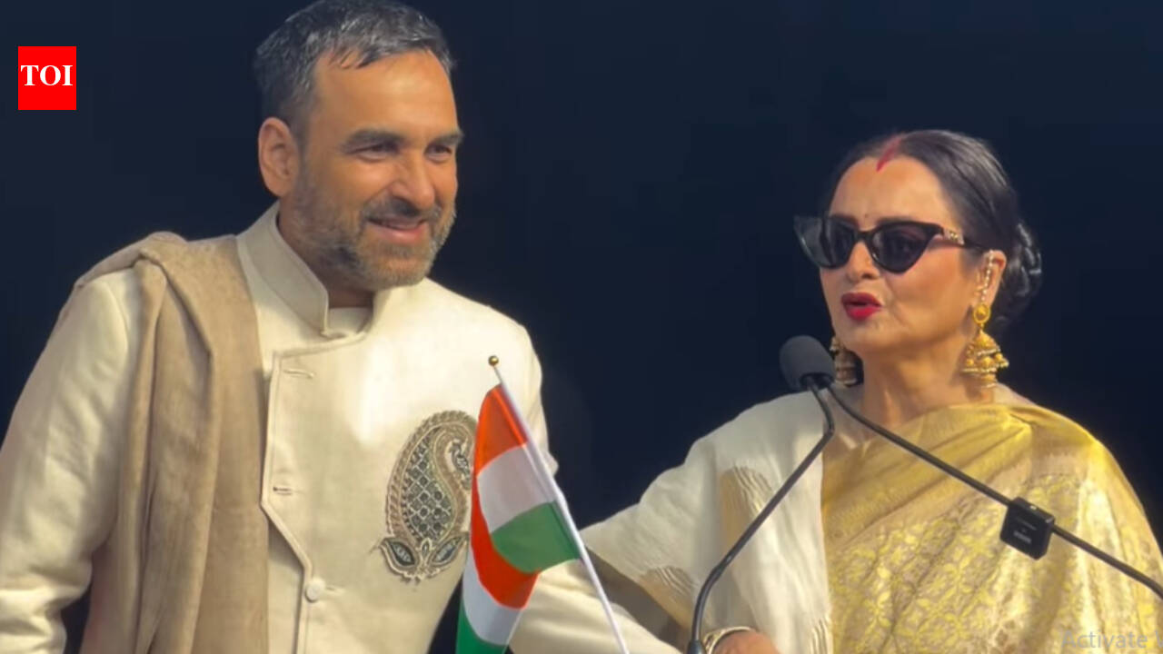 Rekha gives Pankaj Tripathi English lessons on stage at IFFM Melbourne, 'Mirzapur' actor jokes, 'Main Hindi medium ka chatra hu galat bol dunga'