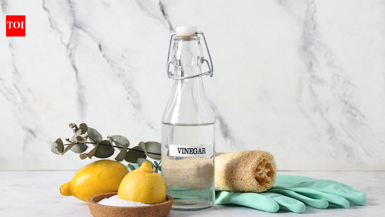 DIY organic floor cleaner that you can make with 3 easy ingredients in your kitchen