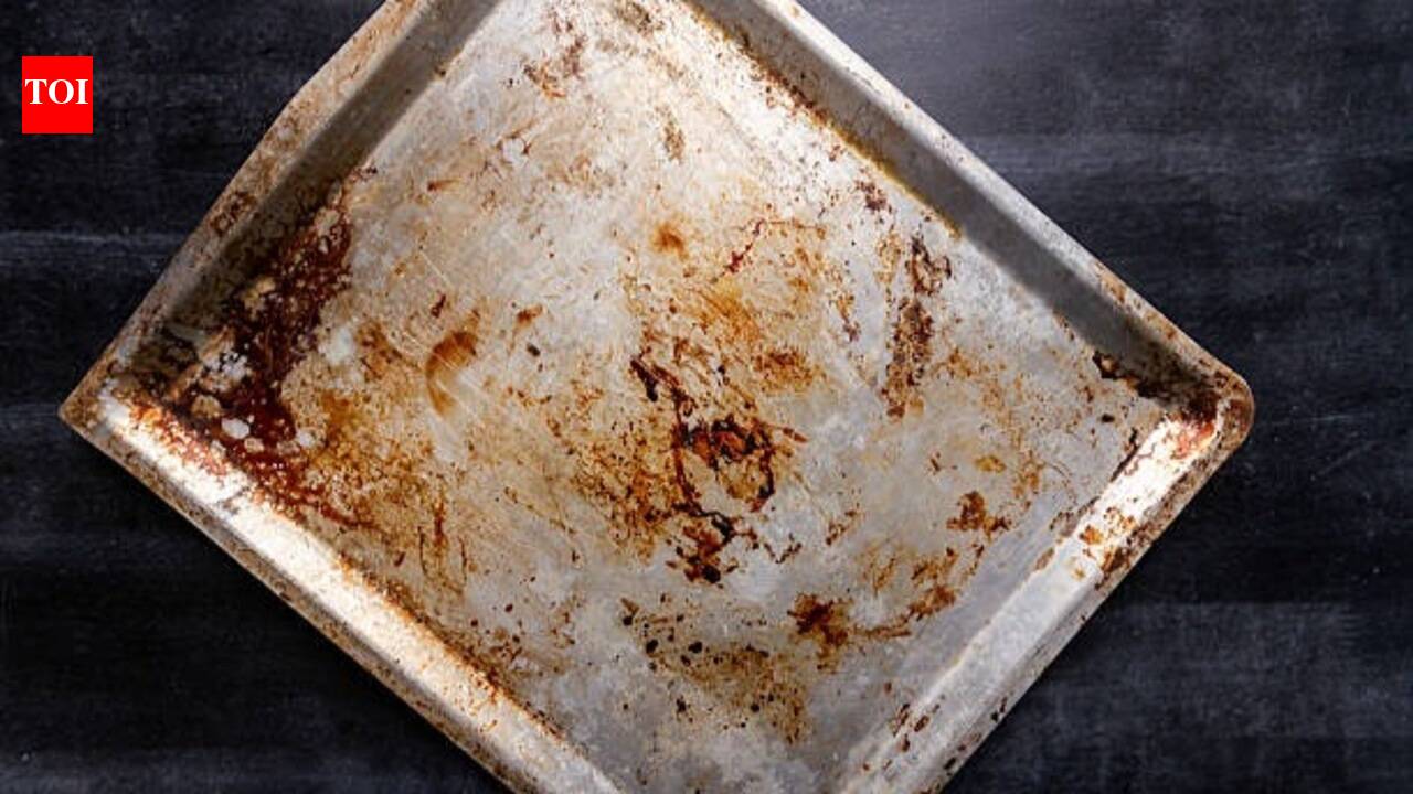 Why do baking sheets turn brown and sticky over time? How to clean them naturally