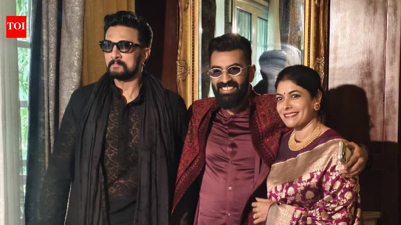 Kichcha Sudeep steals the spotlight by performing Shah Rukh Khan’s romantic song ‘Suno Na Suno Na’ from 'Chalte Chalte' at a Bengaluru wedding - Watch | Kannada Movie News