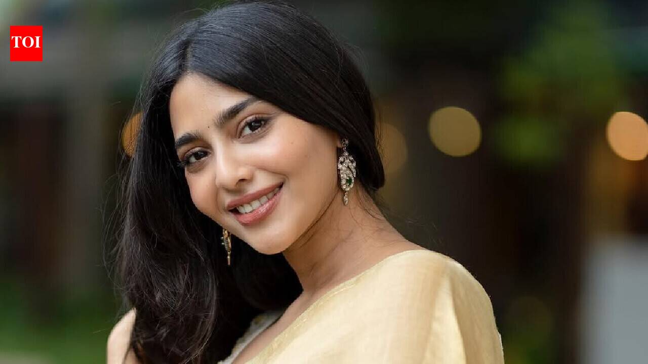 Aishwarya Lekshmi: 'Gatta Kushti' actress Aishwarya Lekshmi's parents wanted her to marry a doctor, had 1 kg gold ready for her wedding, reveals director Allepey Ashraf | Tamil Movie News