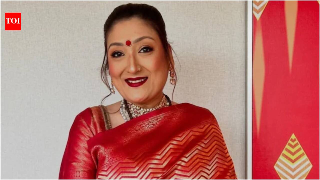 Amid divorce rumours with Govinda, Sunita Ahuja visits Khatu Shyam temple, viral video emerges days after family court appearance - Watch |