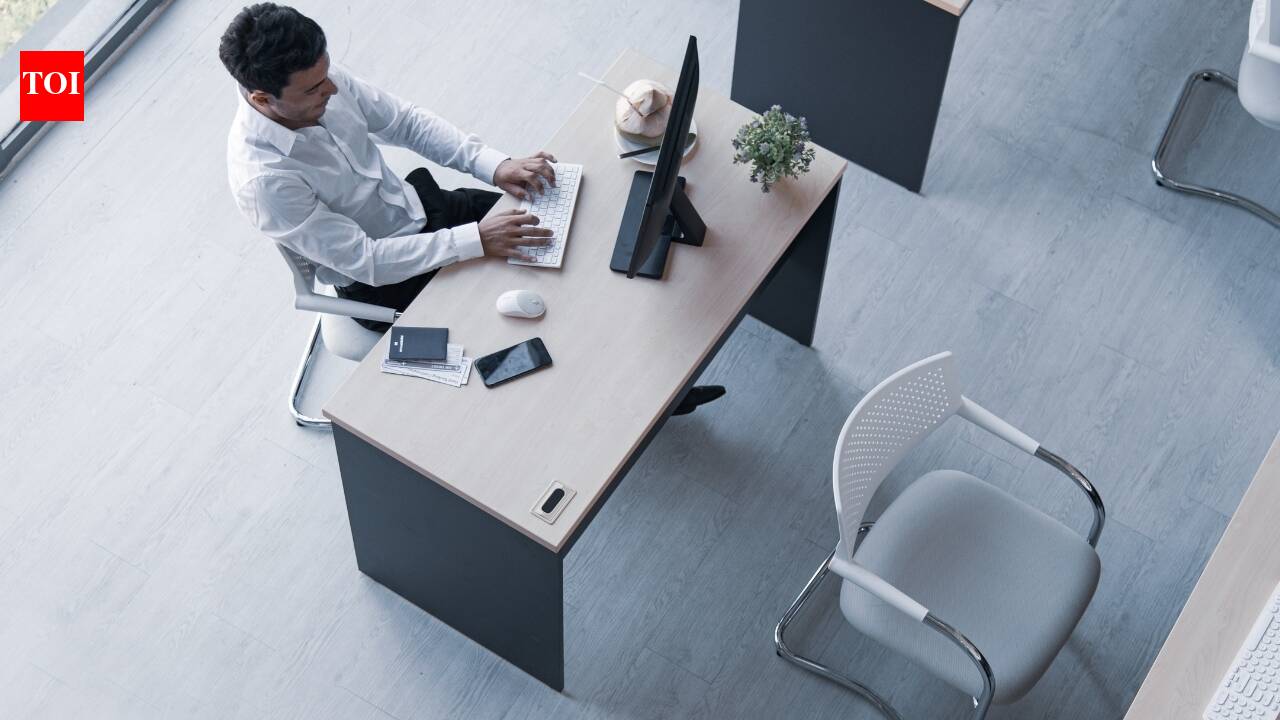 Online Debate On Work Shifts: Reddit user backs 2 PM to 10 PM; critics defend 6am-2pm |