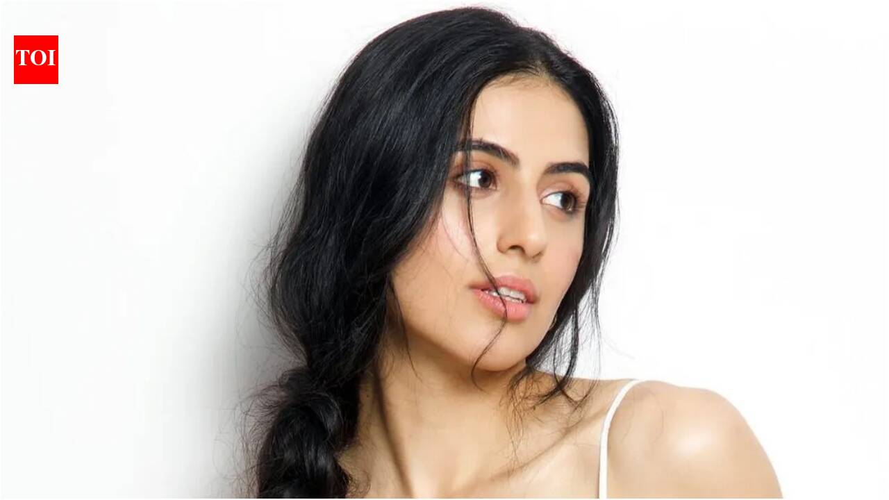 Akshay Kumar's niece Simar Bhatia lands second film, to star opposite Roshan Mathew: Report |