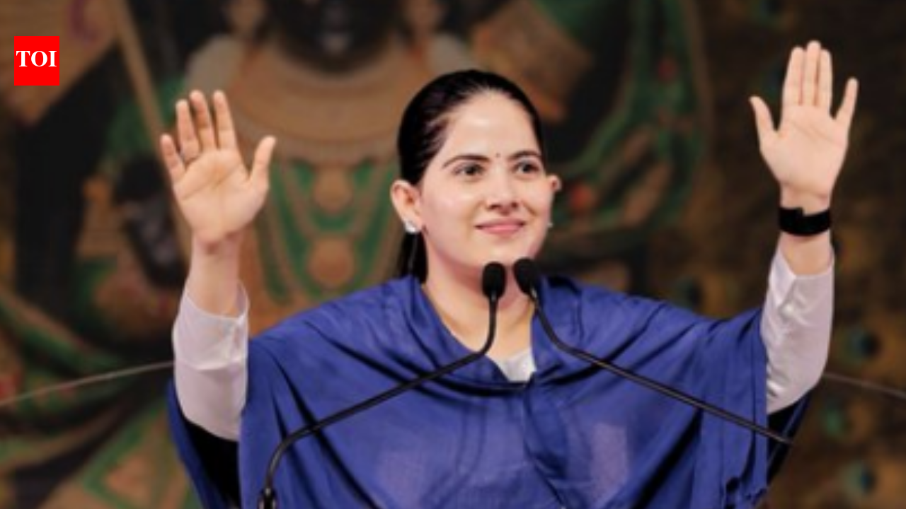 Jaya Kishori Quotes: Quote of the day by Jaya Kishori: “Suddenly lose yourself, so that the one who came searching finds only you.”; What the motivational speaker advises on 'giving up the mask' and embracing who we really are