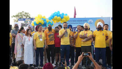 Punjab: AAP's youth wing holds marathon in Mohali | India News