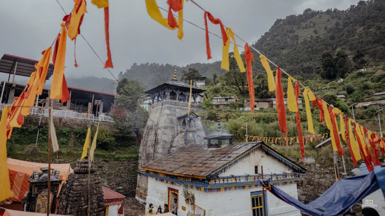 The fire that witnessed Shiva and Parvati's wedding still burns in Uttarakhand: Couples are now choosing this sacred temple for getting married in place of fancy hotels