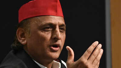 Why Samajwadi Party never split? Akhilesh Yadav points out 'benefit' of dynastic politics | India News