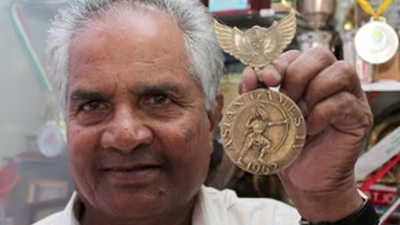 Former India footballer Isaiah Arumainayagam gets lifetime award | Football News