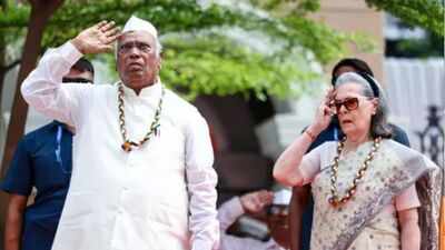BJP lodges complaint against Sonia Gandhi as Vande Mataram row intensifies
