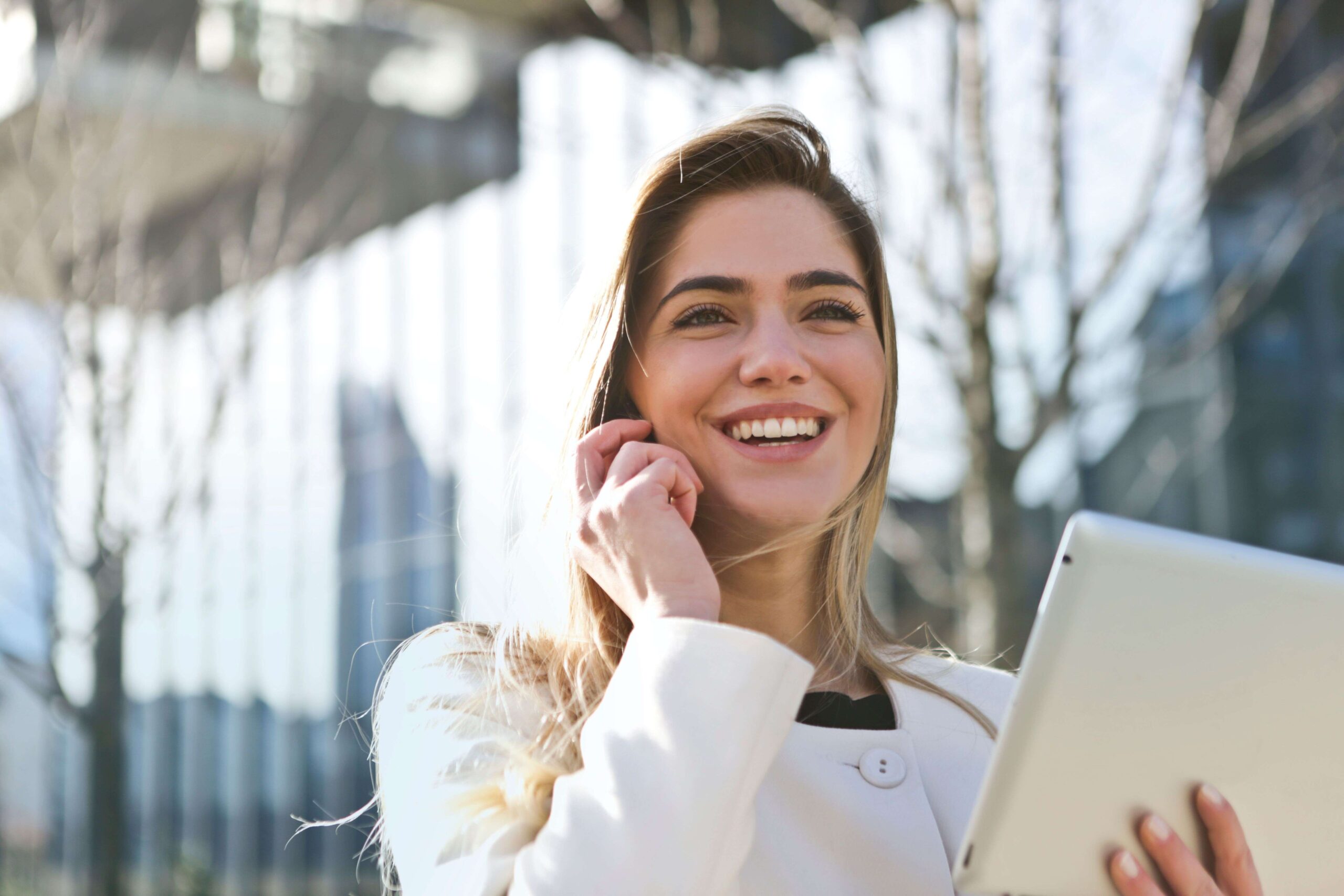 ​Forget free lunch: Indian woman gets a professional blow-dry during office lunch break and company pays for it! Internet can’t believe it; calls it the ‘dream job’
