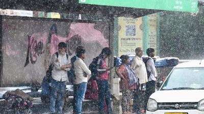 Delhi-NCR sees heavy rain, thunderstorms; traffic snarls, waterlogging reported | Delhi News