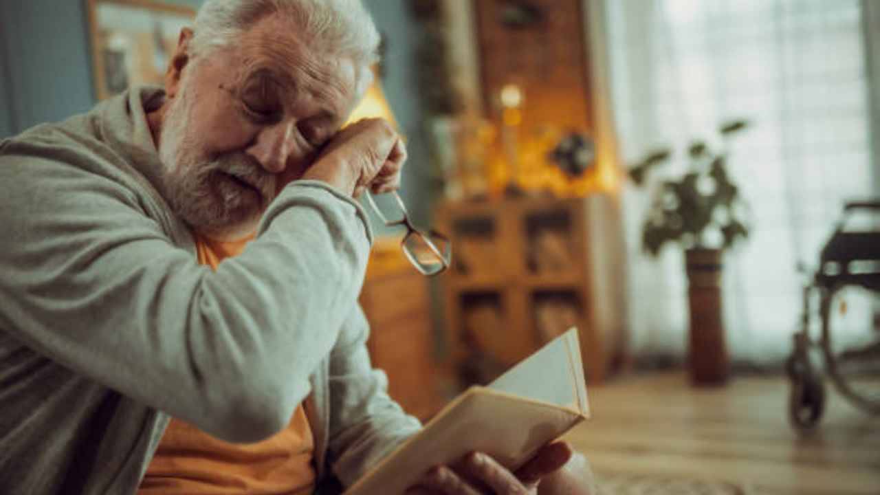 Psychology says people who still read physical books instead of e-books have these 7 unique psychological strengths