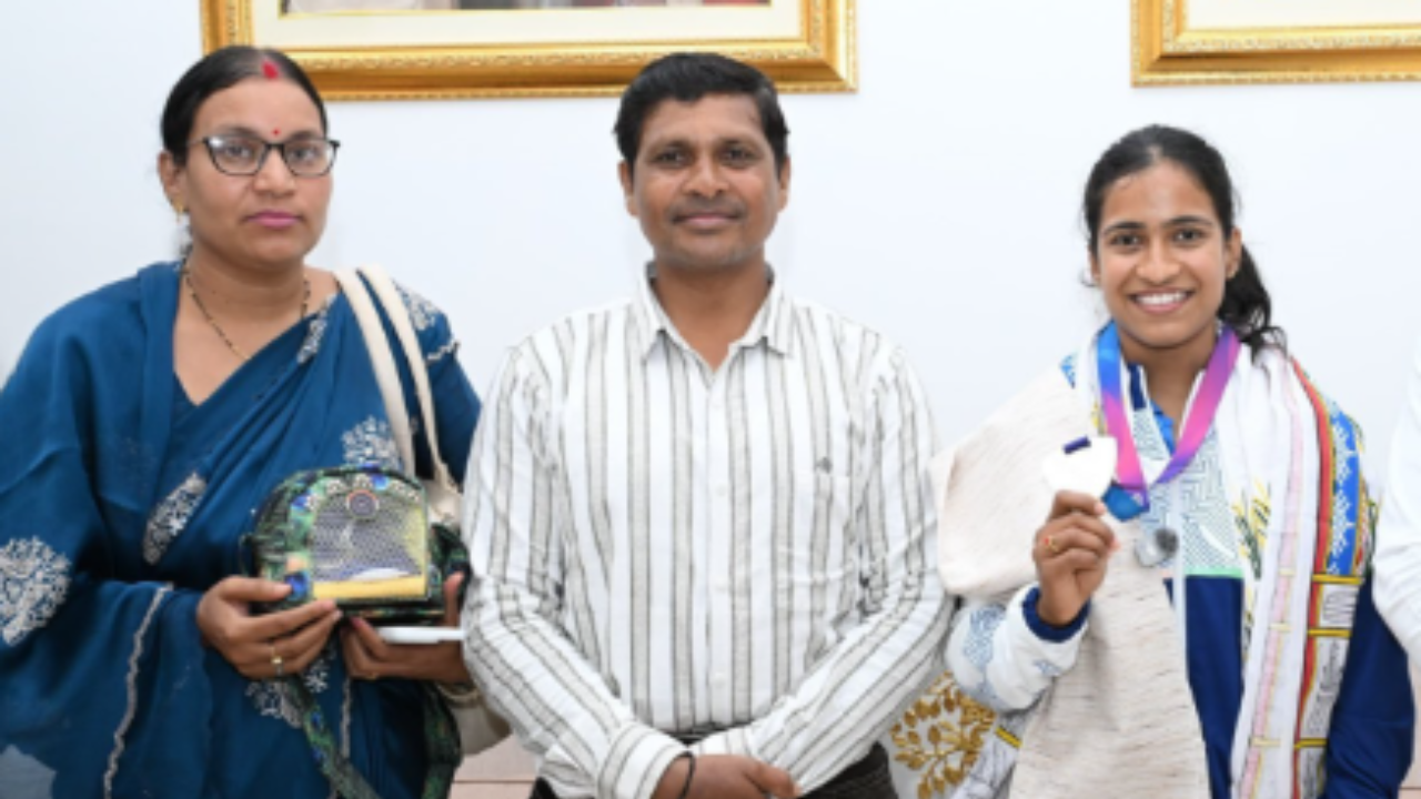 Gyaneshwari Yadav Father: "When my daughter won silver, I saw myself on the podium": How an electrician father's unfinished dream shaped Commonwealth medalist Gyaneshwari Yadav and what every parent can learn from it