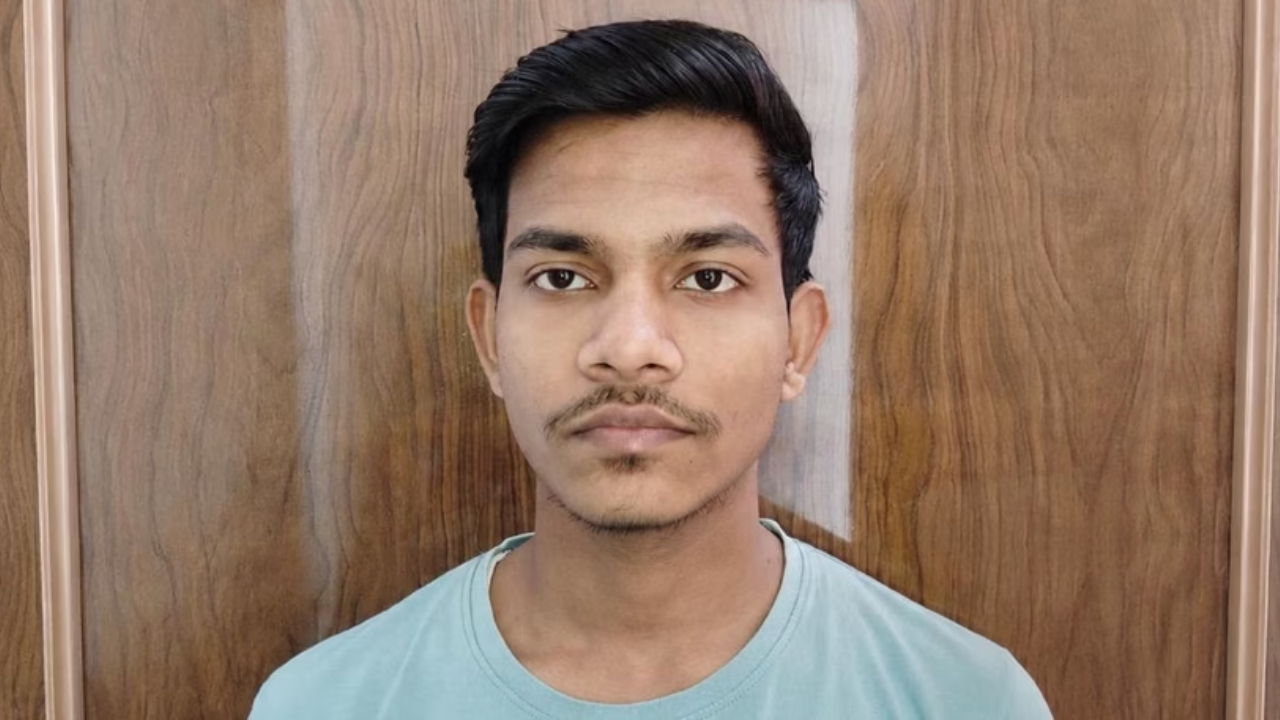 Bihar Neet Success Story: Bihar tailor’s son couldn’t afford expensive NEET coaching, so he taught younger students to fund his studies; later, he secured AIR 2,659