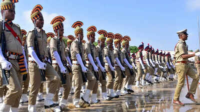 1,057 police, fire and correctional personnel receive gallantry, service medals
