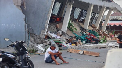Indonesia hit by 5.7 magnitude quake days after deadly 7.7 tremor