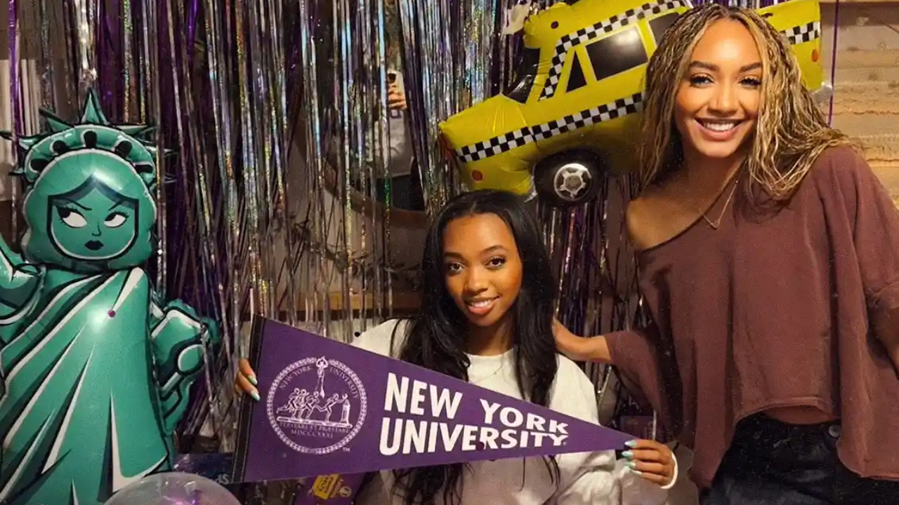 She became a mom at 18 while living in poverty and thought she was selfish; 18 years later, this American woman helped her daughter get to her dream college