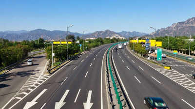 Weak soil, trapped water likely behind Lucknow-Kanpur Expressway failures: Initial probe
