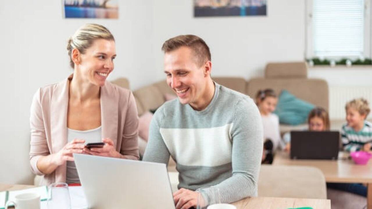 7 workplace manners that seem harmless but can make colleagues avoid working with you