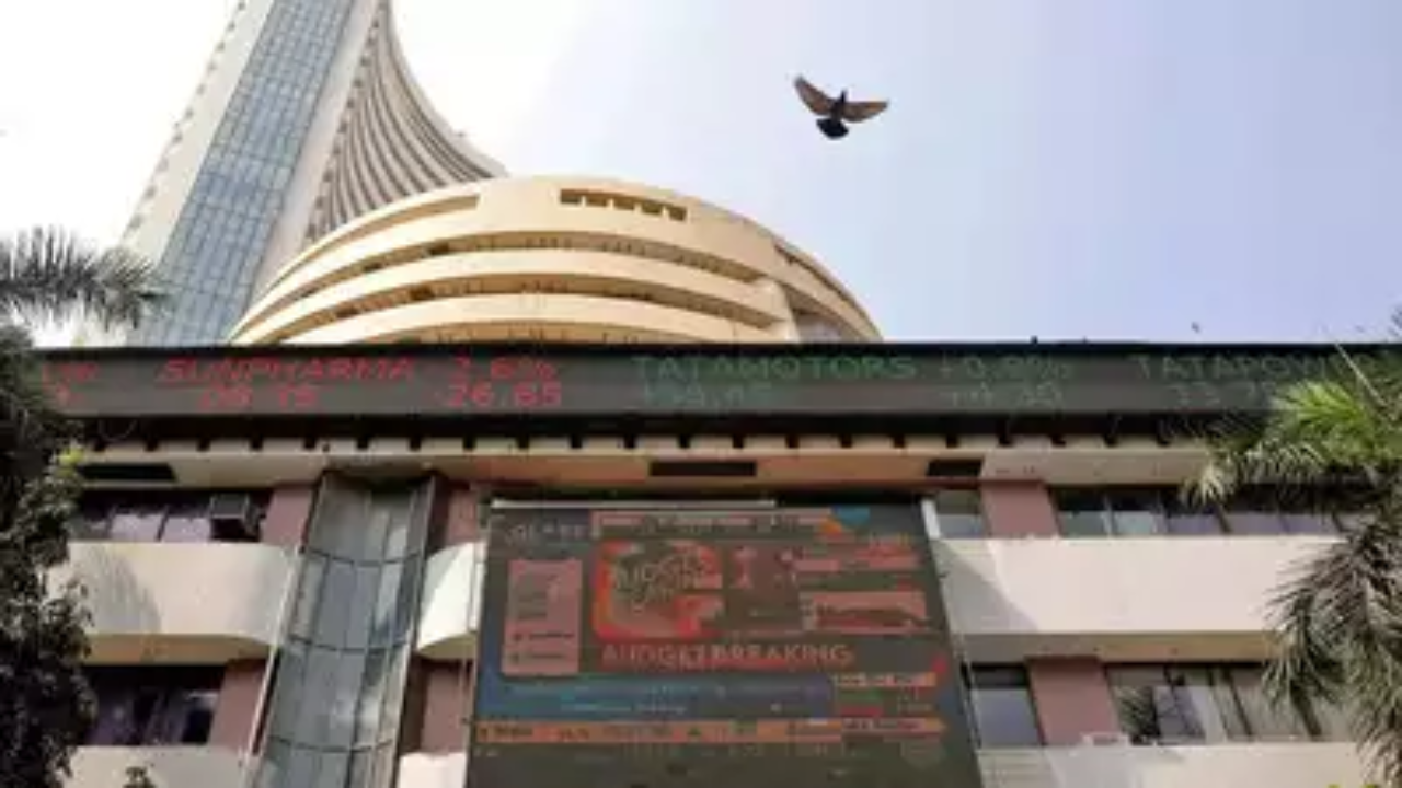 Stock Market Today Live: Markets end flat; Sensex ends falls 71 points, Nifty slips 30 points