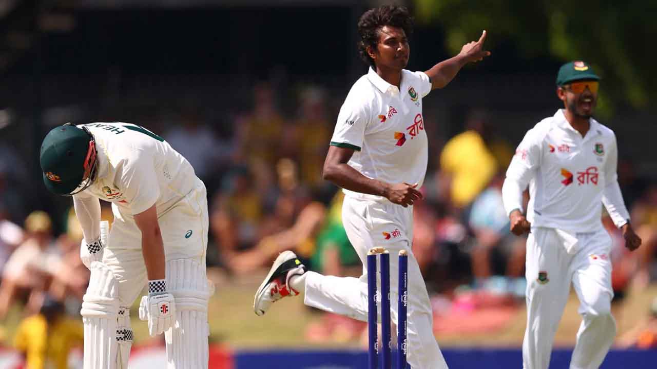 Australia 208/7 in 74.5 Overs